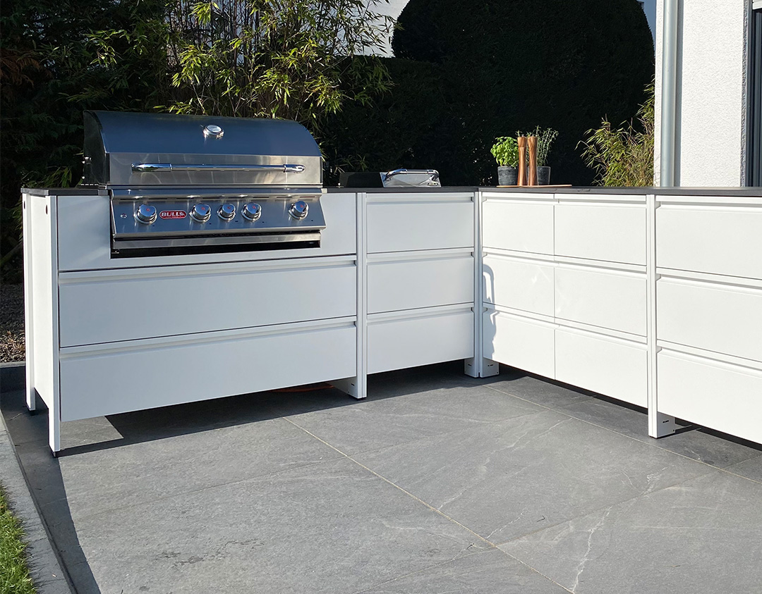 Weiße Outdoorküche von Belmento