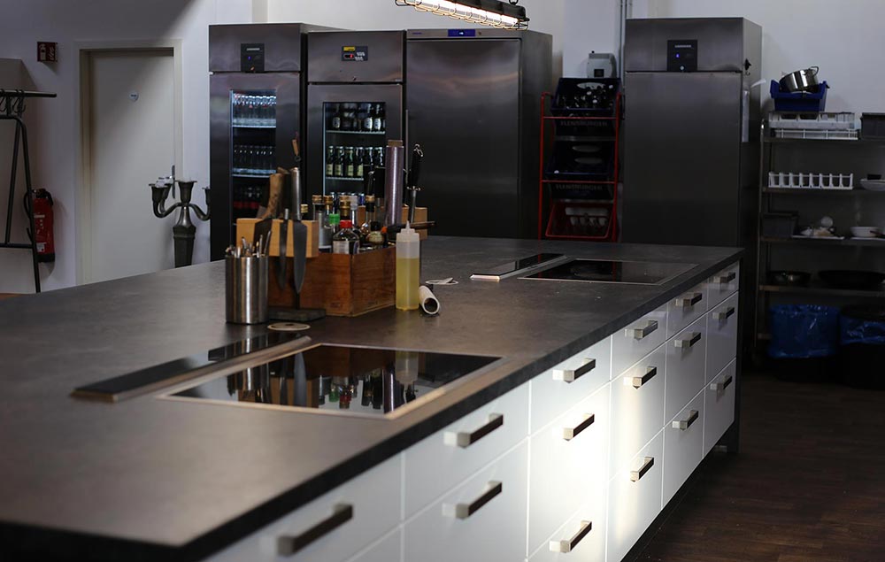 Grillschule in der umgebauten Fabrikhalle